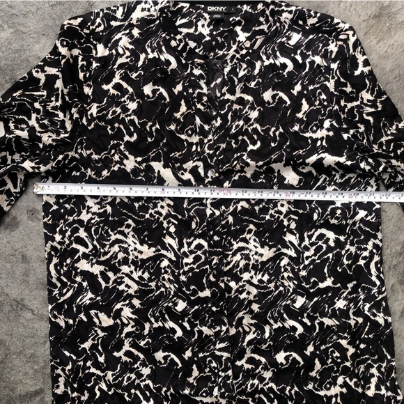 Dkny button down blouse white black pattern shirt size L - Picture 4 of 6